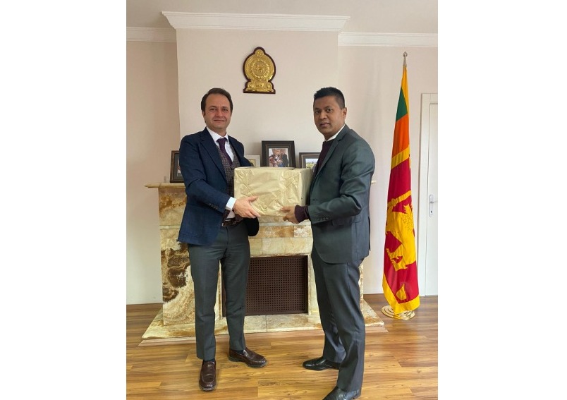 Honorary Consuls of Sri Lanka and Sri Lankans living in Ankara donated medical equipment to support GOSL effort