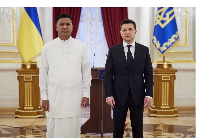 Ambassador Rizvi Hassen presents Letter of Credence to the President of the Ukraine, Volodymyr Zelensky